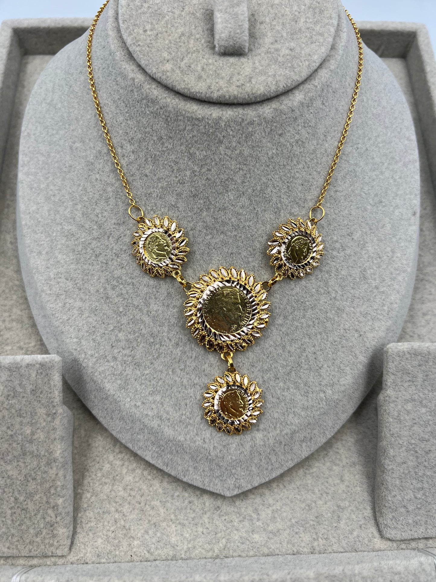 collier A10