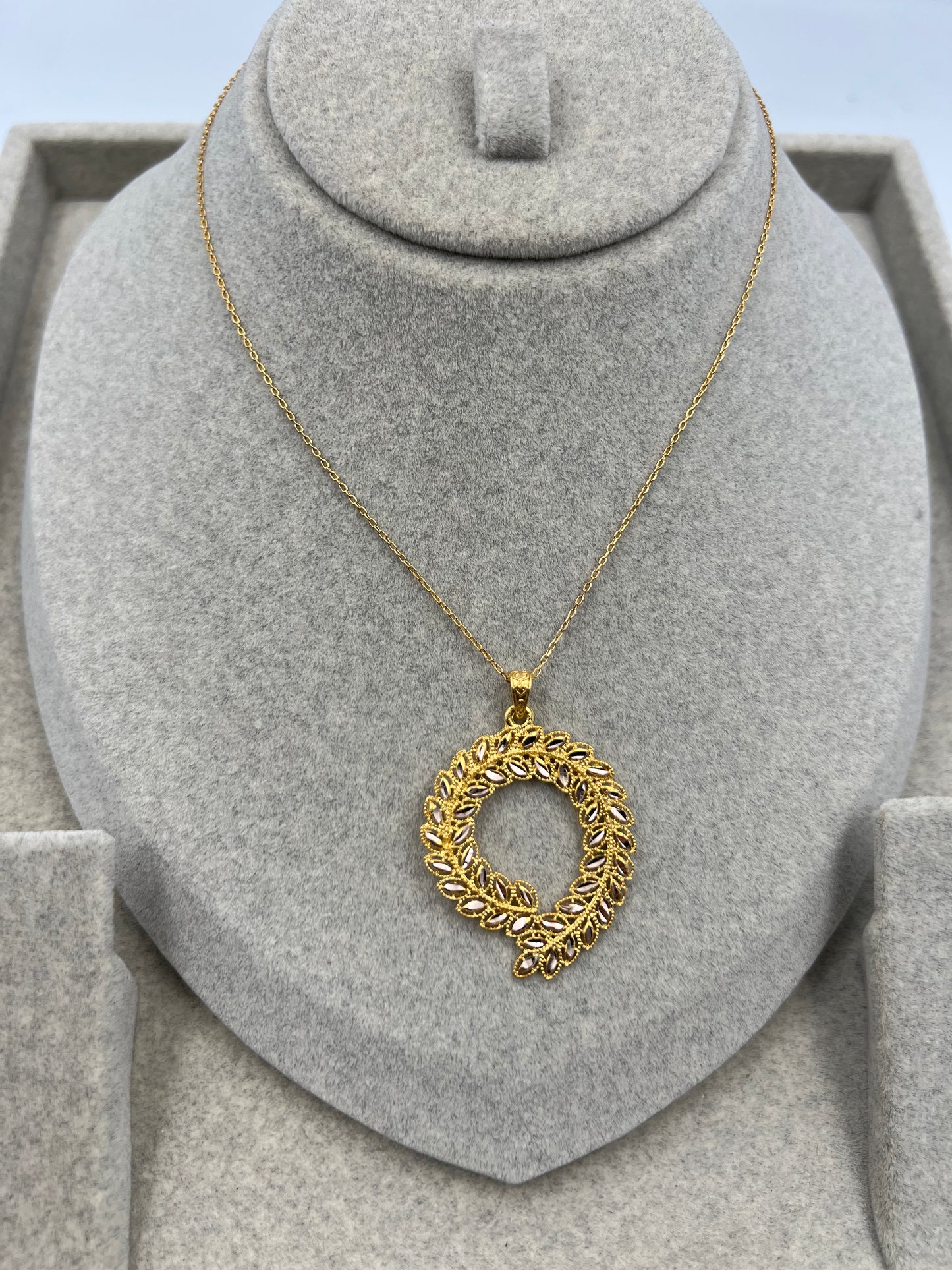collier A08
