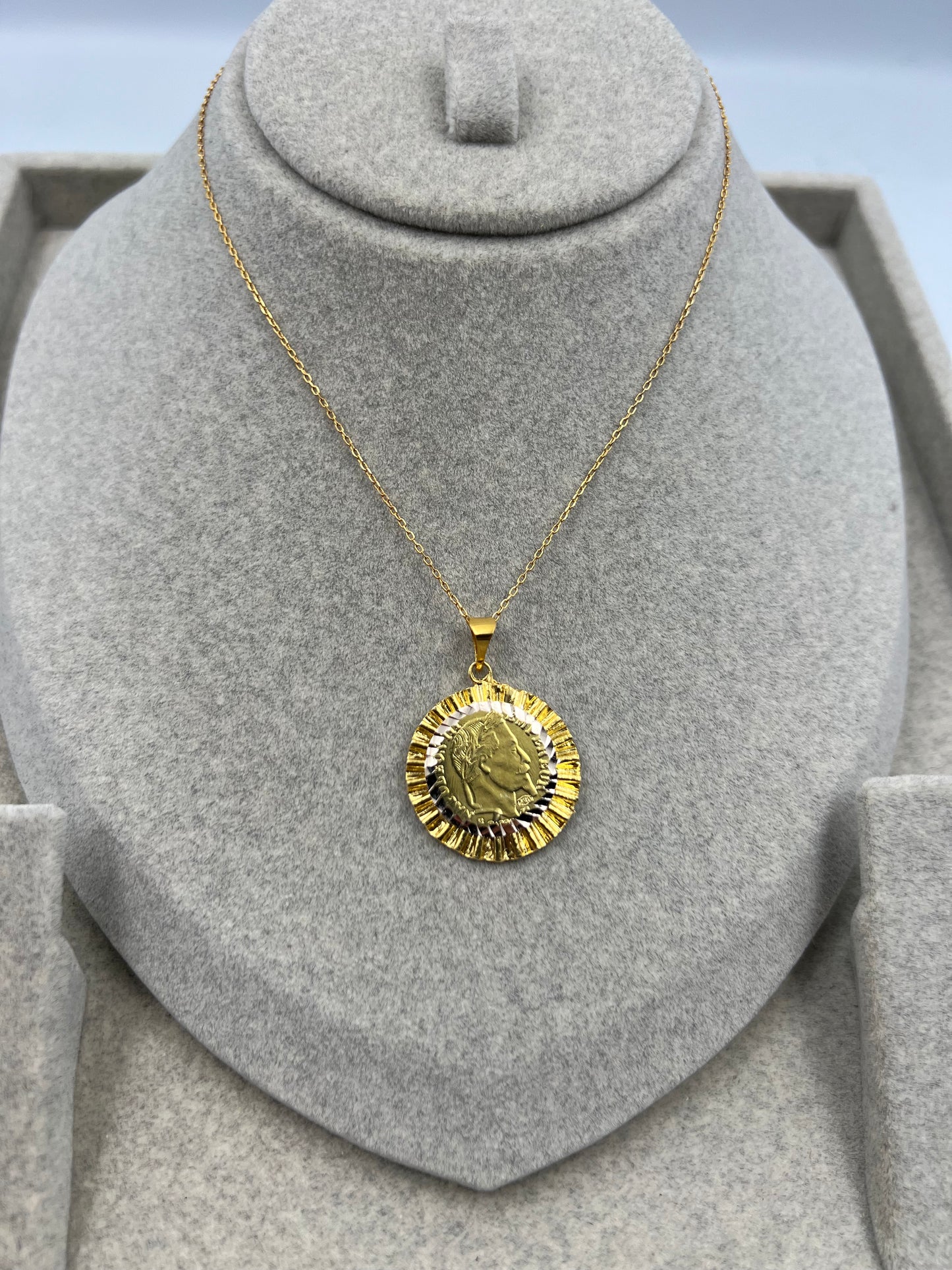 collier A13